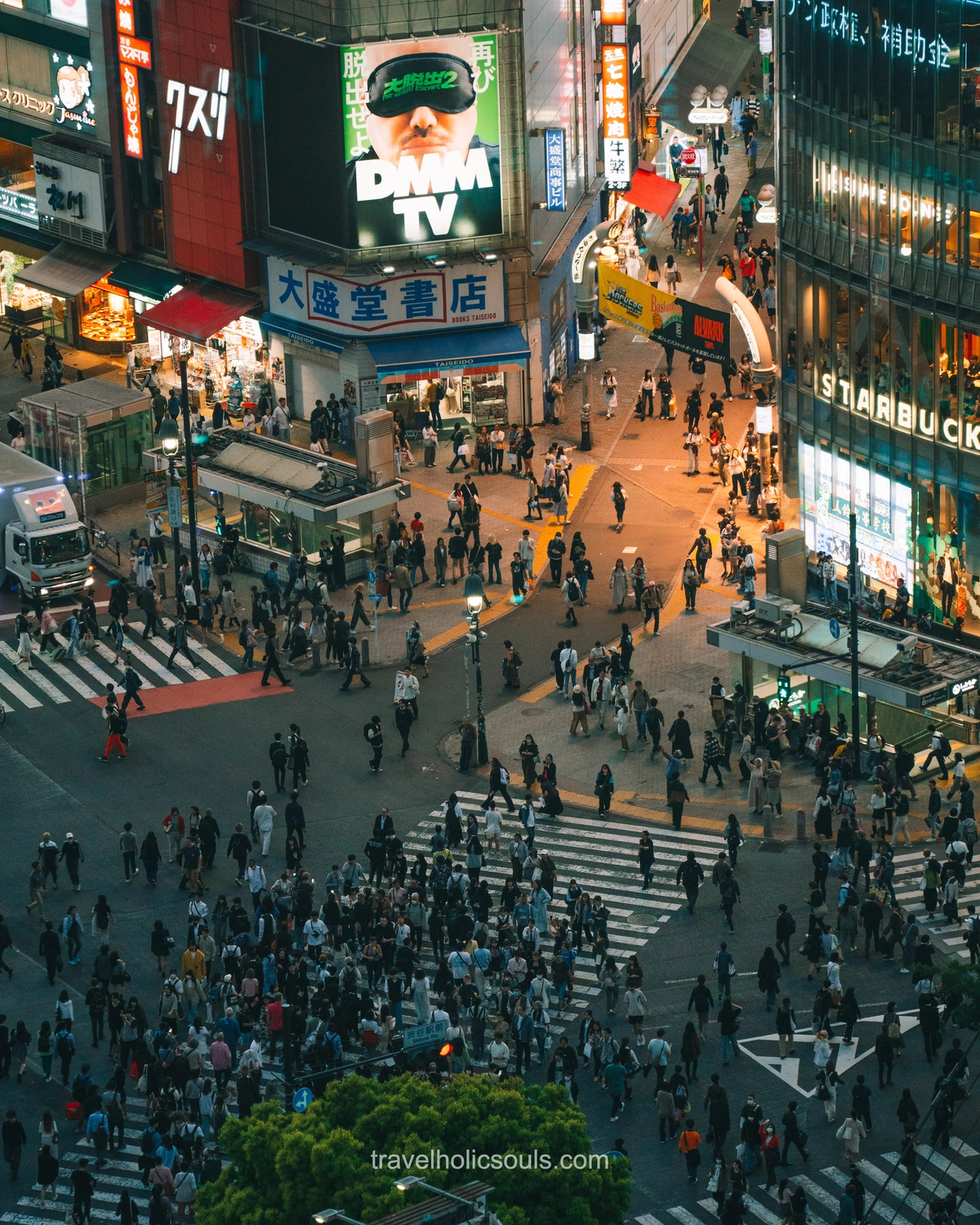 Shibuya Crossing al tramonto visto dallo Shibuya Sky Tree
